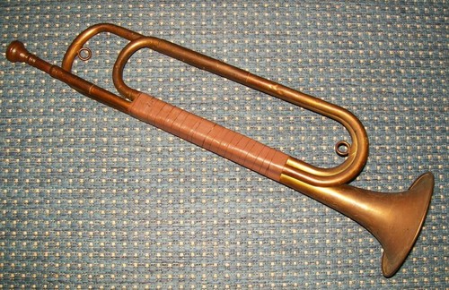 Alte trompete aus messing ist - alte,